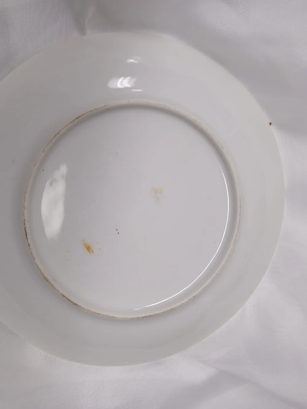 Decorative Imari-Style Porcelain Plate in Red, Blue, Gold